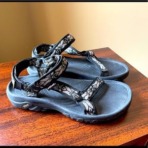 Like New Teva Sandals